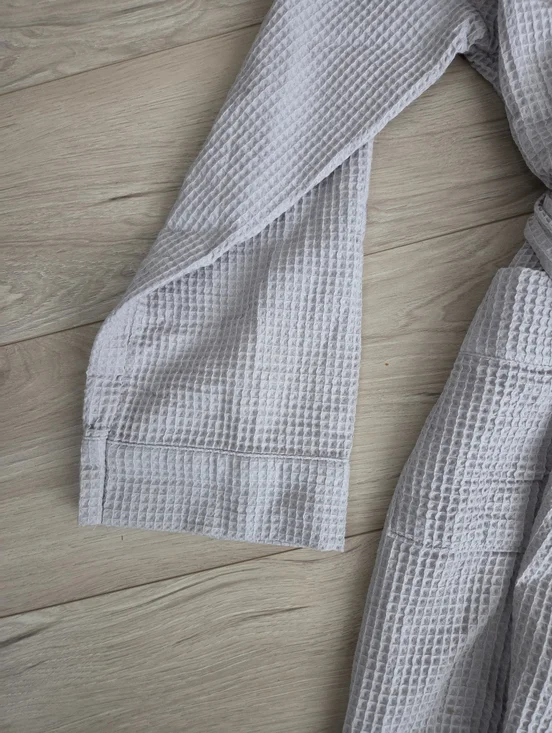 Auden Robe - Picture 4 of 11